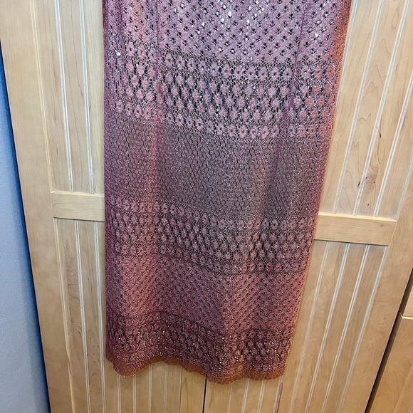 Elegant Lace Mini Dress in Mauve - Picture 4 of 16